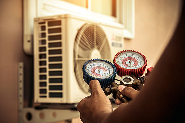 Professional Hvac technician working in Red Bank, TN
